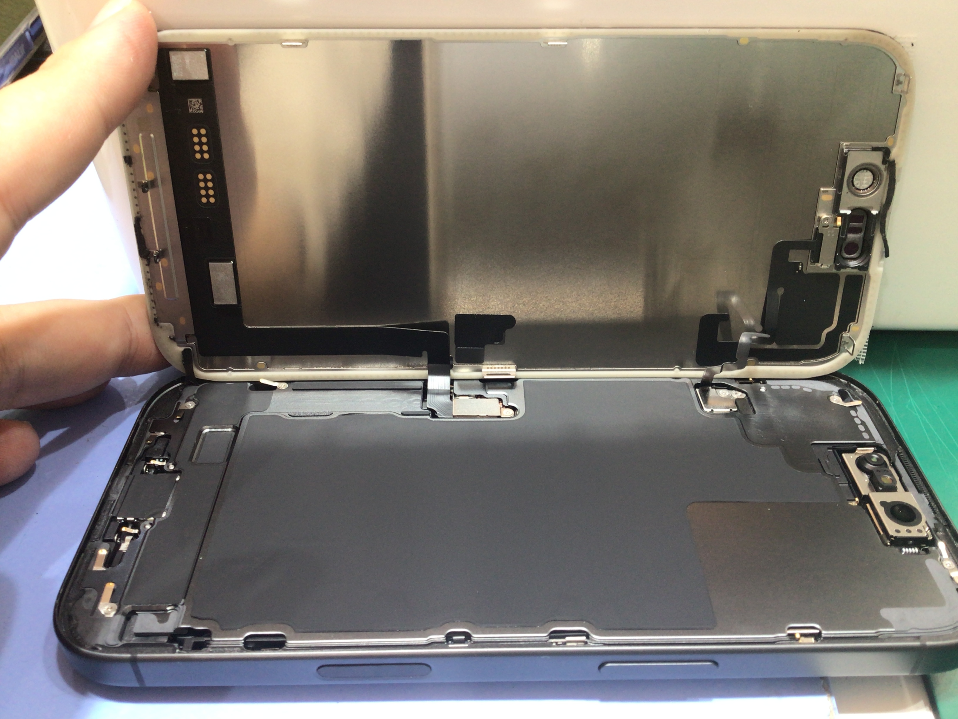 【イーアス高尾】iPhone17Proの液晶交換（データそのまま！）｜最短60分で改善